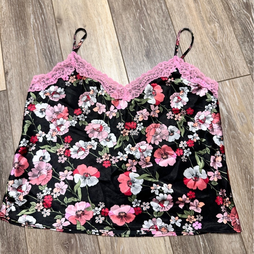 🛍️Secret treasures sleepwear top Size Medium